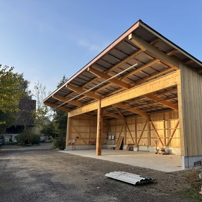 Neubau Einstellhalle mit Photovoltaikdach